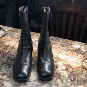 aerology by Aerosoles  81/2 M leather black boots